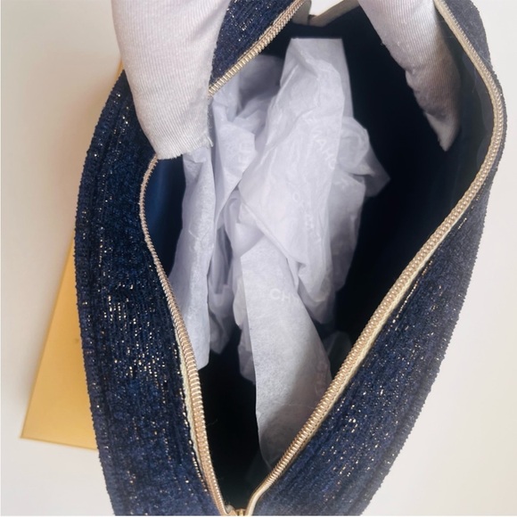 💎 CHANEL Makeup Pouch - Picture 10 of 11